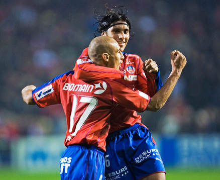 1-0, målskytten Henrik "Henke" Larsson grattas av Franco