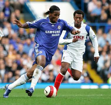 Didier Drogba, Chelsea ar sig förbi Manuel Fernandes,