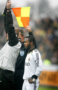 Dulee Johnson, AIK började på bänken men blir här