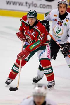Jonas Johnson Frölunda, 700 elitseriematcher