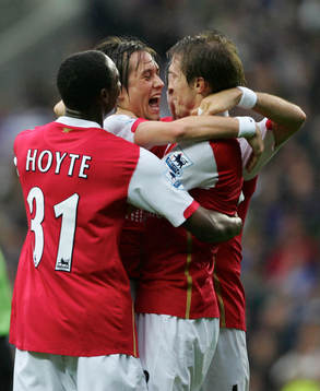 Alexander Hleb, Arsenal grattas av Thomas Rosicky. Jubel