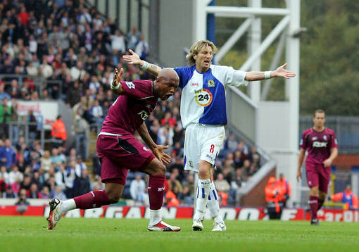 El-Hadji Diouf, Bolton, skriker ut sin frustration och