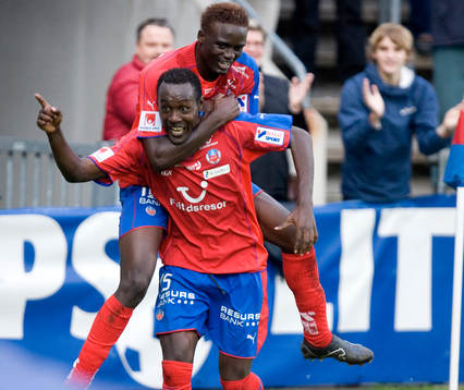 2-1, 2-målsskytten Olivier Karekezi grattas av McDonald