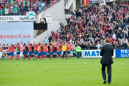 HIF tackar fansen, men Stuart Baxter, tränare, håller sig
