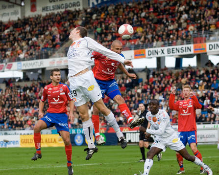 Henrik "Henke" Larsson nära nicka mål