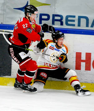 Carl Söderberg, Malmö trycker ner Mikael Lind, brynäs
