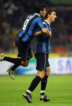 Inter - Livorno: Zlatan Ibrahimovic och Cruz, Inter, jubel,