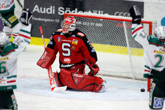 Jubel i Rögle medan Magnus Lindquist, målvakt