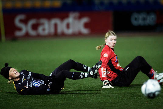 Anna Sjöström, Umeå och Hedvig Lindahl, målvakt,
