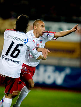 Henrik Larsson, Helsingborg, gjorde 2 mål i matchen. Jubel