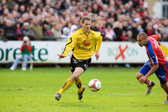 Jon Jönsson Elfsborg har bollen, Henrik Larsson