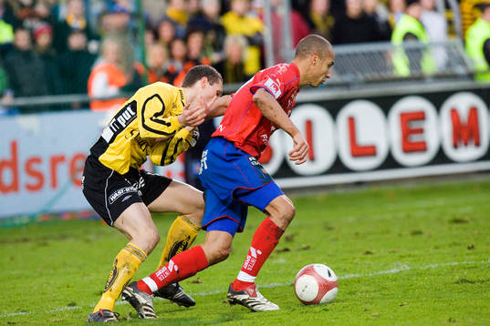 Henrik Larsson Helsingborg har bollen