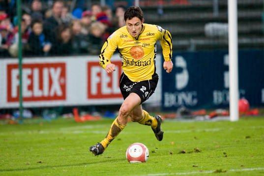 Stefan Ishizaki Elfsborg springer med bollen