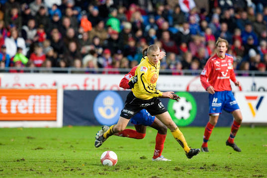 Spelare har bollen, Andreas Granqvist K vid sidan om