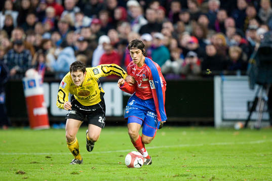 Stefan Ishizaki Elfsborg tar i för att hinna fram till