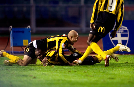 Teddy Lucic och Robert Mambo-Mumba, Häcken (Jubel)