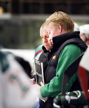 Kenny Jönsson och Bobo Simensen diskuterar