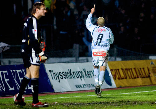 Junior, Malmö, har precis gjort 1-0. Jubel