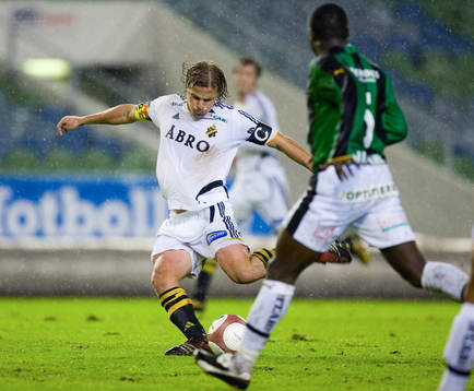 Daniel Tjernström nära ge AIK ledningen med ett rungande