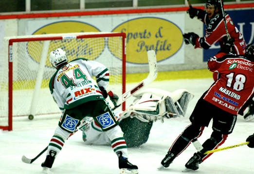 Andreas Andersson, målvakt, Rögle släpper in målet,
