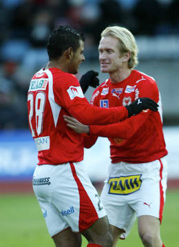 Niklas Kaldner gratulerar Ari da Silva Ferreira, Kalmar,
