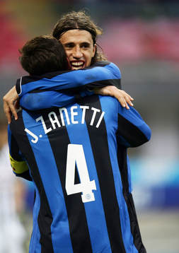 Crespo och Zanetti, Inter, jubel