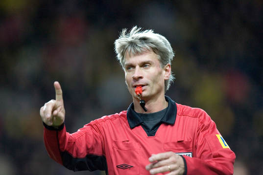 Peter Fröjdfeldt, domare, missade handsen