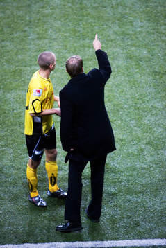 Magnus Haglund, tränare, Elfsborg ger direktiv till Samuel
