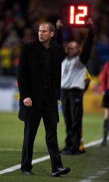 Magnus Haglund, tränare, Elfsborg. Fjärdedomare, byte