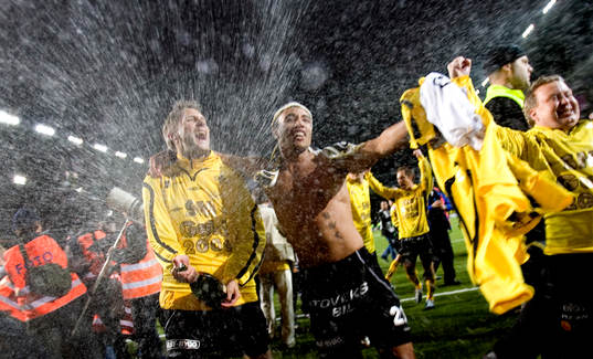 Svenska Mästare, SM-guld. Champange