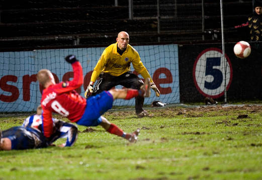 Fredrik Svanbäck missar mål, Arek Onyszko, målvakt