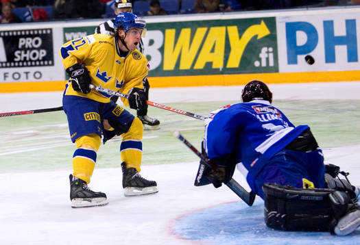 Oscar Steen skjuter över