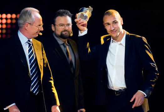 Henrik Larsson tar emot pris för tidernas mål av