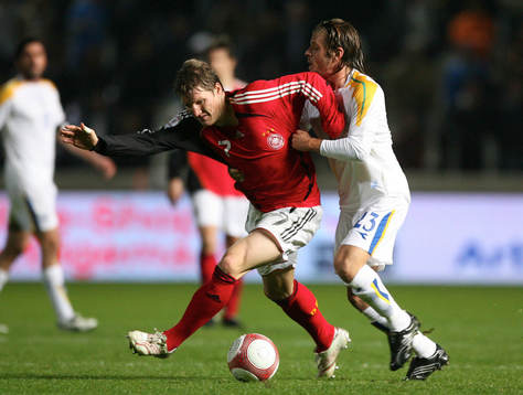 Bastian Schweinsteiger, Tyskland och Krassas Simos, Cypern