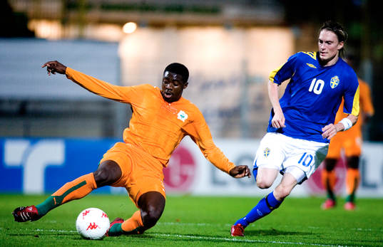 Kolo Abir Toure, Elfenbenskusten och Lars Nilsson, Sverige