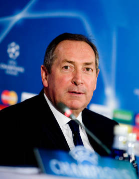 Fotboll, Gérard Houllier, tränare Lyon på presskonferens