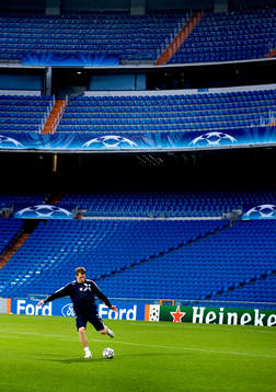 Kim Källström  tränar med Lyon på Santiago Bernabeu