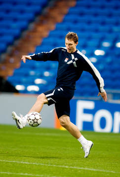Kim Källström  tränar med Lyon på Santiago Bernabeu