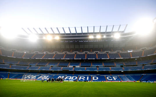 Lyon tränar på Santiago Bernabeu Stadion
