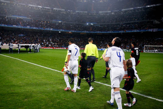Fotboll, Champions League, Real Madrid går in på Santiago