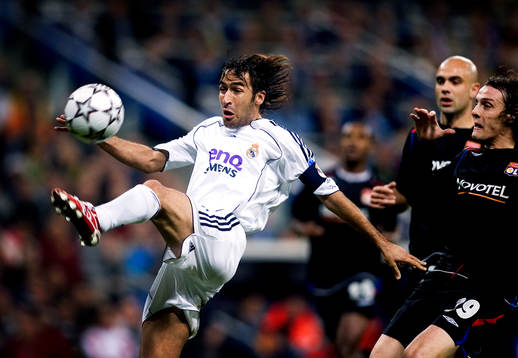 Raul Gonzales,  Real Madrid och Sebastien Squillaci, Lyon