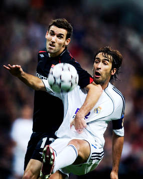 Raul Gonzalez, Real Madrid och Anthony Reveillere, Lyon