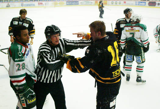 Tobias Tschöp, AIK hotar Samuel Beckstrand, Rögle