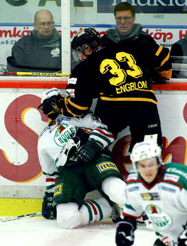 David Engblom, AIK slår Peter Jönsson, Rögle. Bråk,
