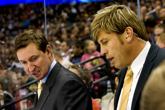 Ulf Samuelsson, assisterande tränare och Wayne Gretzky,