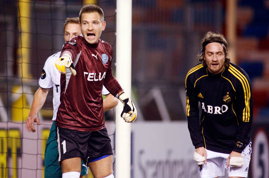 Johan Alvbåge, målvakt Viborg och Mats Rubarth, AIK
