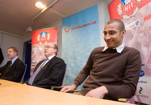 Henrik Larsson utlånas till Manchester United