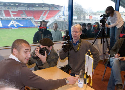 Henrik Larsson utlånas till Manchester United