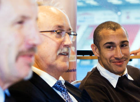 Henrik Larsson utlånas till Manchester United