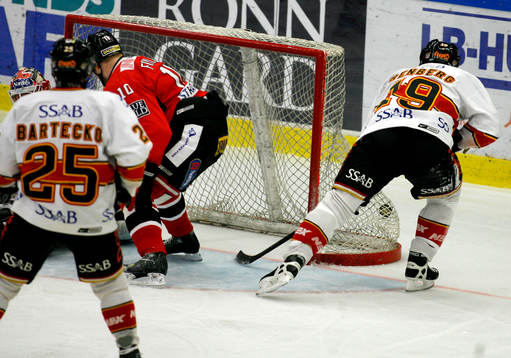 Mikael Renberg, Luleå, gör mål